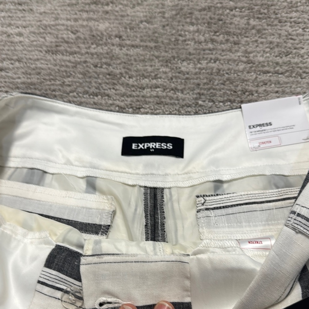 Express Midi Mid Rise Shorts - Picture 3 of 6
